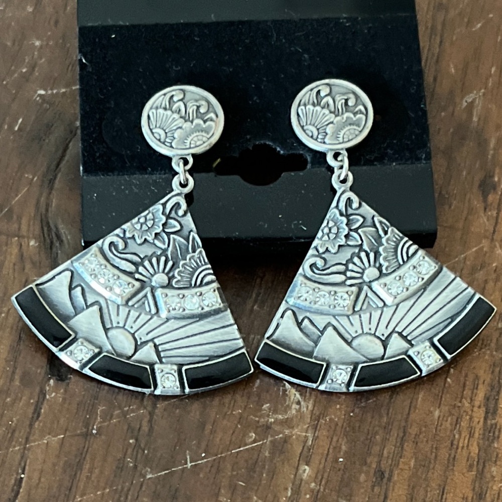 Vintage Signed NURI Art Deco Fan Drop Earrings Silver Toned Black Enamel